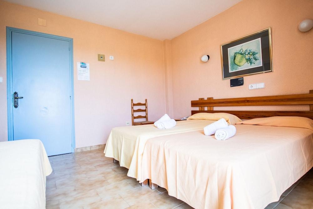 Hostal Santi Es Calo  Ngoại thất bức ảnh