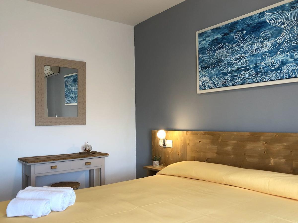Hostal Santi Es Calo  Ngoại thất bức ảnh