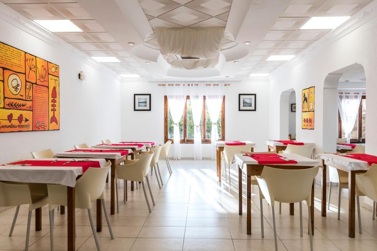 Hostal Santi Es Calo  Ngoại thất bức ảnh