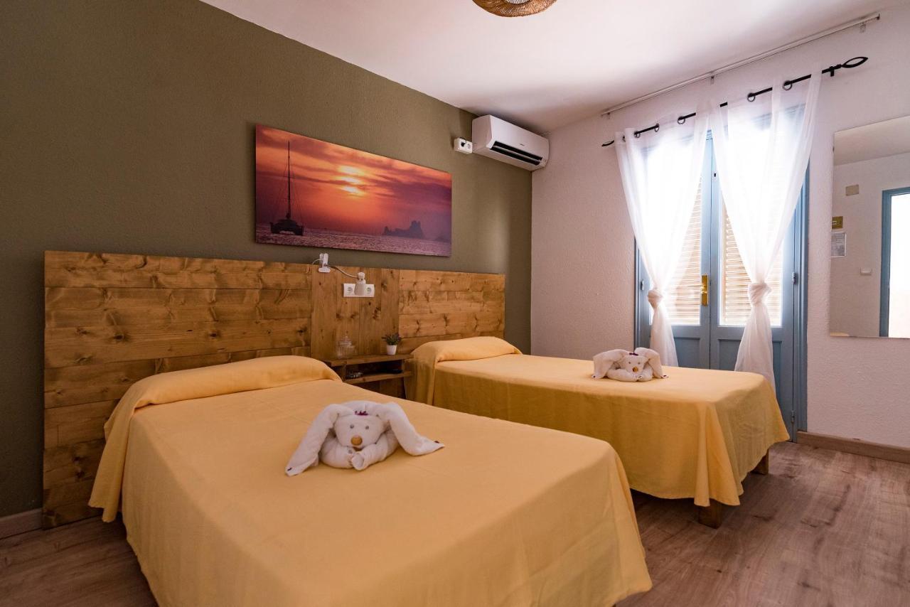 Hostal Santi Es Calo  Ngoại thất bức ảnh